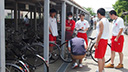 生徒部の教員とサイクル安全リーダーによる自転車一斉点検